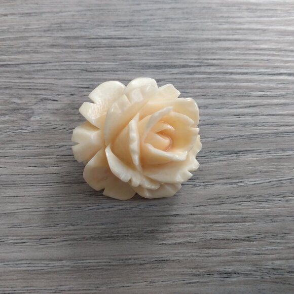Vintage Carved Rose Brooch - Picture 6 of 15
